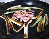 Foto del paso 5 de la receta: Arroz con calçots y magreta adobada