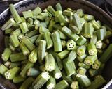 बटाटा भिंडी फ्राई (Batata bhindi fry recipe in Hindi) रेसिपी चरण 2 फोटो