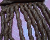 Foto langkah ke 3 dari resep Chocolate Twisted Roll 🥖.