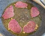 Foto del paso 2 de la receta: Solomillo de cerdo con pimientos y setas shiitake