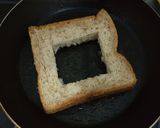 Foto langkah ke 3 dari resep Melted Egg & Cheese Bread.