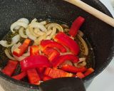 Foto del paso 3 de la receta: Albóndigas en salsa de calabaza, pimientos y tomate al orégano