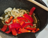 Foto del paso 3 de la receta: Albóndigas en salsa de calabaza, pimientos y tomate al orégano