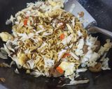 Foto langkah ke 5 dari resep Mie Orak Arik Goreng.