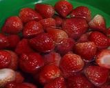 Foto langkah ke 8 dari resep Strawberry Cake.