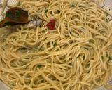 Foto del passaggio 2 della ricetta Spaghetti in padella 81 con le ostriche fujute