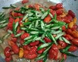 Foto langkah ke 5 dari resep Oseng Kulit Melinjo Gembus Teri.