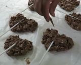 Foto del paso 3 de la receta: Paletas de cereal con chocolate