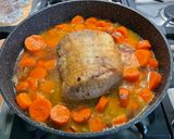 Une image de l'étape 15 de Rôti de porc au miel et carottes confites.