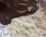 Foto del paso 4 de la receta: Bocaditos de coco y leche condensada con chocolate