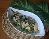 Foto langkah ke 5 dari resep Tumis Jamur Tahu Cabe Hijau.