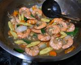 Foto langkah ke 4 dari resep Udang Saus Tiram.