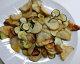 Foto del paso 3 de la receta: Patatas con calabacín al horno