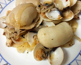 Foto del paso 3 de la receta: Sepia encebollada con almejas