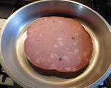 Foto del paso 2 de la receta: Mortadela a la plancha estilo pizza con papas en cubos