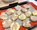 Gambar langkah 2 resipi 👩‍🍳Crispy Smashed Baby Potatoes🥔.