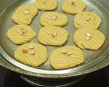 आटे के क्रिस्पी बादाम बिस्कुट (Aate ke crispy badam biscuit recipe in Hindi) रेसिपी चरण 4 फोटो