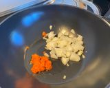 Une image de l'étape 2 de Pad Thaï aux légumes et aux crevettes.