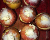 Foto del paso 3 de la receta: Manzanas asada al horno con granola, miel y licor de café😋
