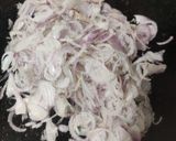 A picture of step 1 of Pyaz ke Bhajiye.