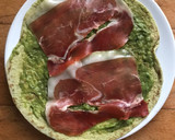 Foto del paso 2 de la receta: Wrap de espinacas con jamón ibérico y guacamole
