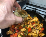 Foto del paso 5 de la receta: Verdura salteada con pollo