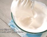 A picture of step 14 of Strawberry Decoration Cake, Chantilly Fraise.