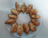 প্যান ফ্রয়েড চিকেন মোমো(pan fried chicken momo recipe in Bengali) রেসিপির ধাপ 9 ছবি