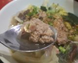 รูปขั้นตอนการทำที่ 3 ของ แกงจืดใบอ่อมแซบ หมูก้อนใบเนียมหูเสือสับ