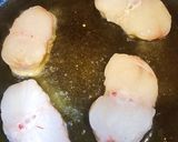 Foto del paso 2 de la receta: Albóndigas con rape, gamba langostinera y salsa de curry