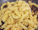 Foto del paso 7 de la receta: Speedy...pasta, aceitunas negras, y frutas secas...puro sabor