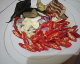 Foto langkah ke 2 dari resep Ikan Asin Jambal Roti Tumis Tomat Ijo.