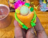 सूखे नारियल से बनी मटकी मिठाई (बिना गैस जलाए बनने वाली मिठाई) रेसिपी चरण 11 फोटो