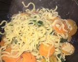 Foto langkah ke 3 dari resep Mie kuah sayur.