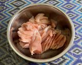 Foto langkah ke 2 dari resep Chicken Stroganof with Coconut Milk /santan.