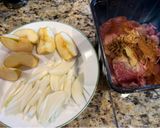 Hình bước làm 1 của món Thịt nạc vai hầm táo (Stewed Meat with Apples)