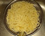 Foto langkah ke 5 dari resep Spaghetti Aglio Olio Sosis Simple.