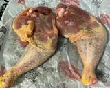 Une image de l'étape 4 de Cuisses de poulet fermier aux herbes aromatiques et ail rose en chemise.