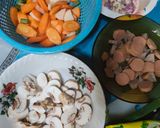 Foto langkah ke 1 dari resep Sup Jamur Kancing Wortel.