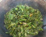 Foto langkah ke 7 dari resep Oseng Genjer pedes praktis.