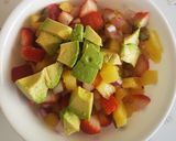 Foto del paso 2 de la receta: Filete de pescado con ensalada de piña y fresas