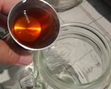Foto langkah ke 3 dari resep Cinnamon Black Tea with Rosella Simple Syrup.