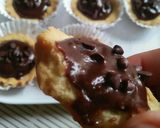 Foto langkah ke 9 dari resep Pie Vla Susu Coklat topping chocochips.