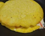 Foto del paso 6 de la receta: Arepa🥯rellena🥩de salteado de carne🧀y verduras🍱🥑🧆