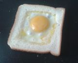 Foto langkah ke 2 dari resep Roti bakar telur mata sapi.
