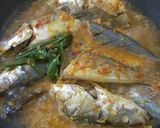 Foto langkah ke 4 dari resep Ikan sarden masak kuning.
