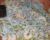 Foto del paso 2 de la receta: Noodles con gambas y angurinhas