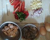 Foto langkah ke 1 dari resep Udang, sosis, telur saus tiram.