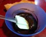 Foto del paso 6 de la receta Bizcocho cebra borracho de naranja y chocolate
