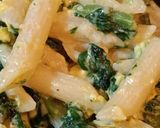 Foto del passaggio 5 della ricetta Pennette alla carbonara con bietoline